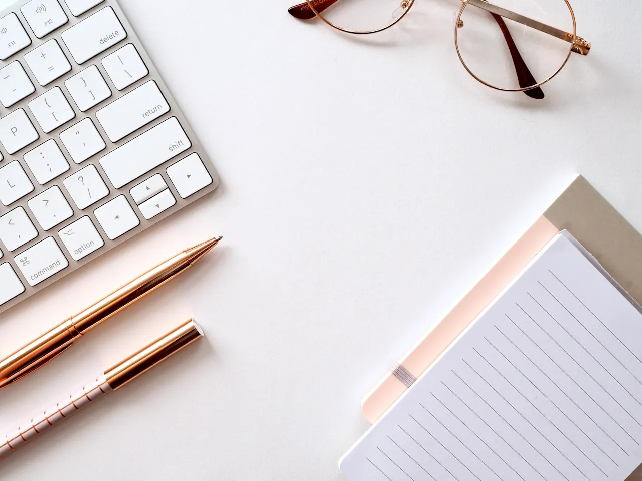 SEO panel ekranı ve grafik metrikler